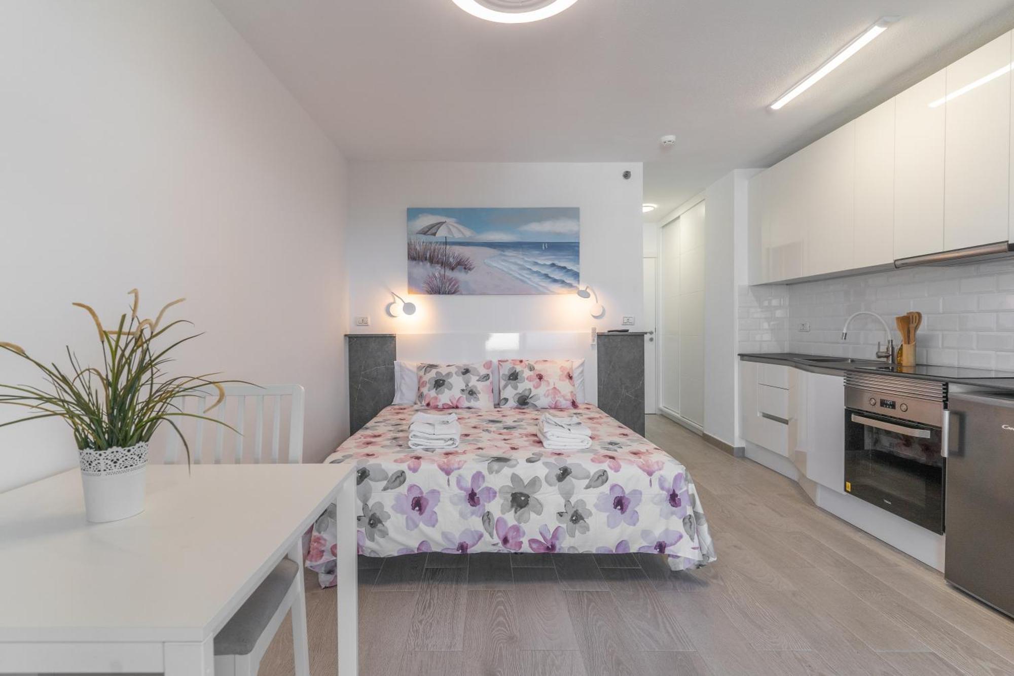 Go2Tenerife Apart'Dida Pool & First Line Of The Sea Los Cristianos  Extérieur photo