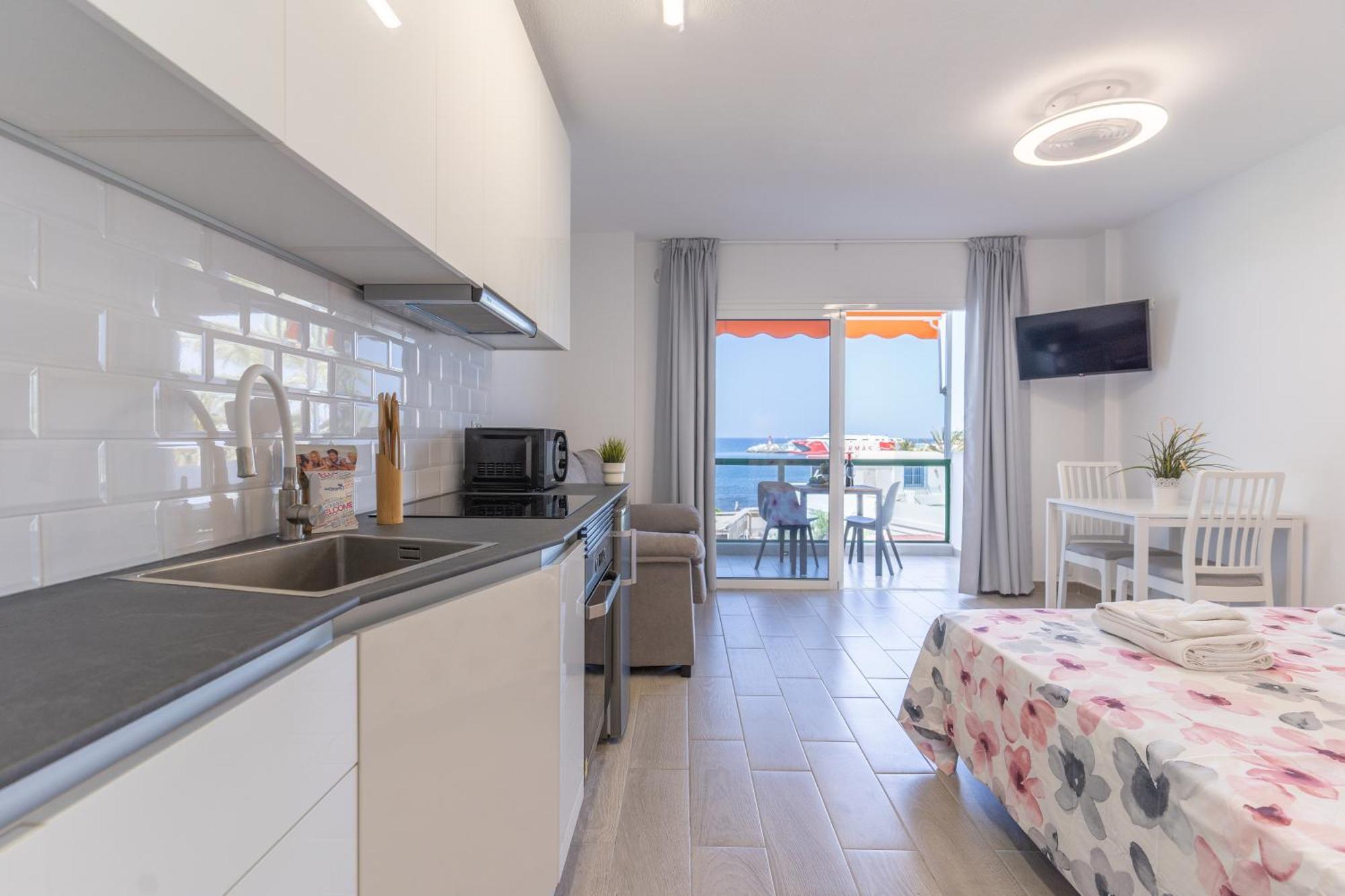 Go2Tenerife Apart'Dida Pool & First Line Of The Sea Los Cristianos  Extérieur photo